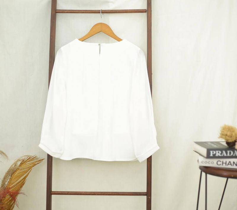 RE142 Pleu Voir Necklace Longsleeve Blouse R92